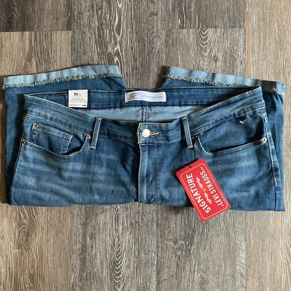 Levi's Medium Wash Bermuda Shorts Size 20 - Image 3