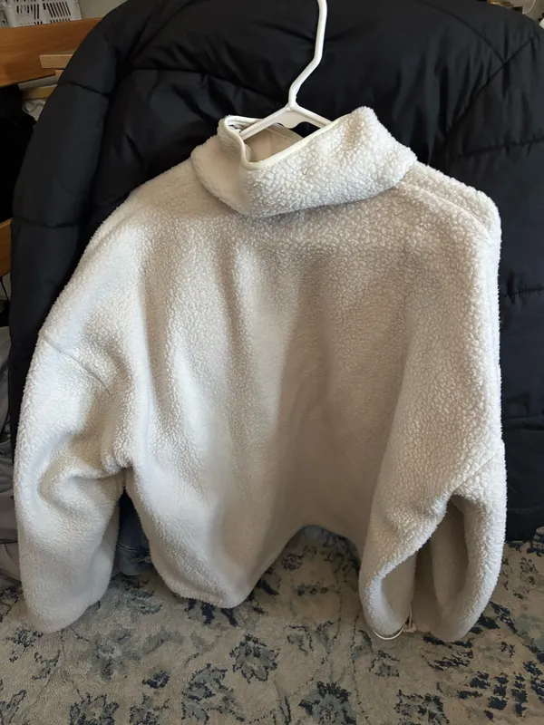 White fleece quarter - Image 3