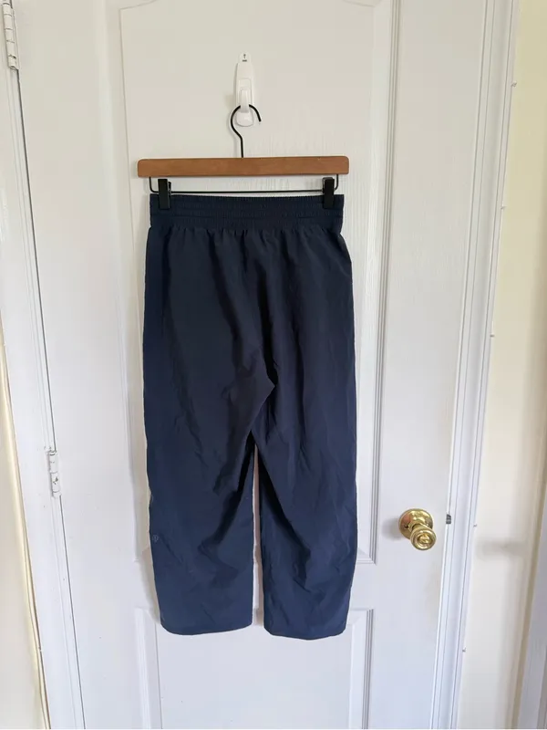 Lululemon Wanderer Crop in True Navy - Image 4
