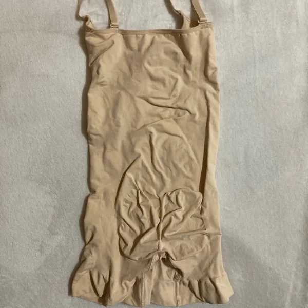 SKIMS Everyday Sculpting Scoop Neck Bodysuit - Image 4
