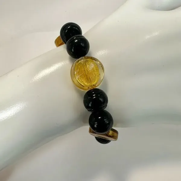 Black and yellow stretchy beaded bracelet - Image 3