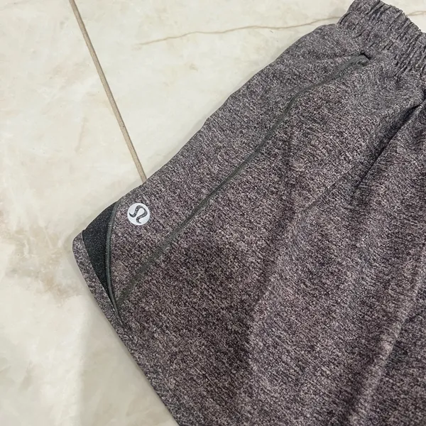 Lululemon Heather Gray Hotty Hot Shorts Size 6 US - Image 5