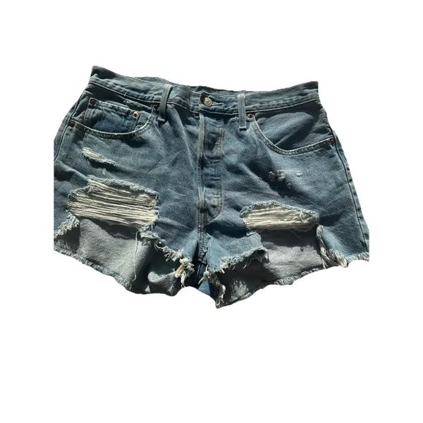 Levi’s 501 Women’s Cut Off Denim Shorts Size W32 Ripped Distressed - Image 4