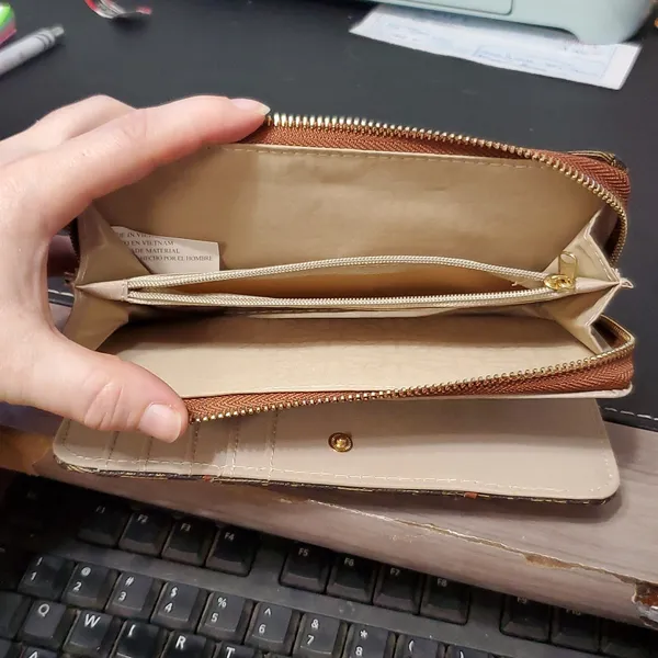🐻 Time and Tru Wallet Victoria Wristlet Zip Around Wallet Brown - Image 3