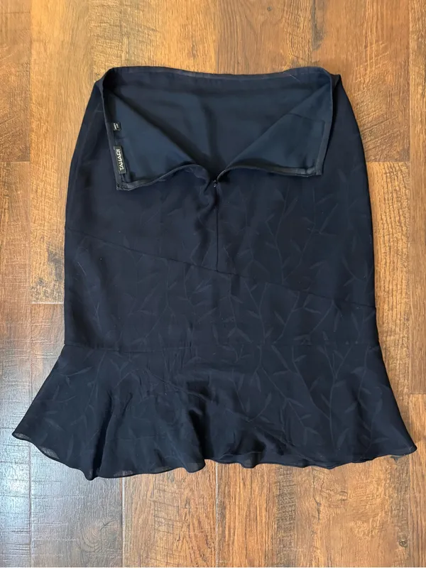 TAHARI black asymmetrical tulip hem skirt, size 8 - Image 5