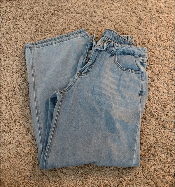 Boutique Light wash low rise wide leg denim jeans - Image 3