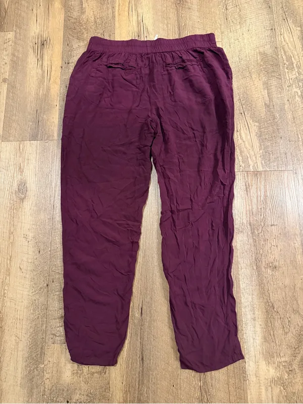 Free People women’s Tapered Chinos in Burgundy Small - Image 4