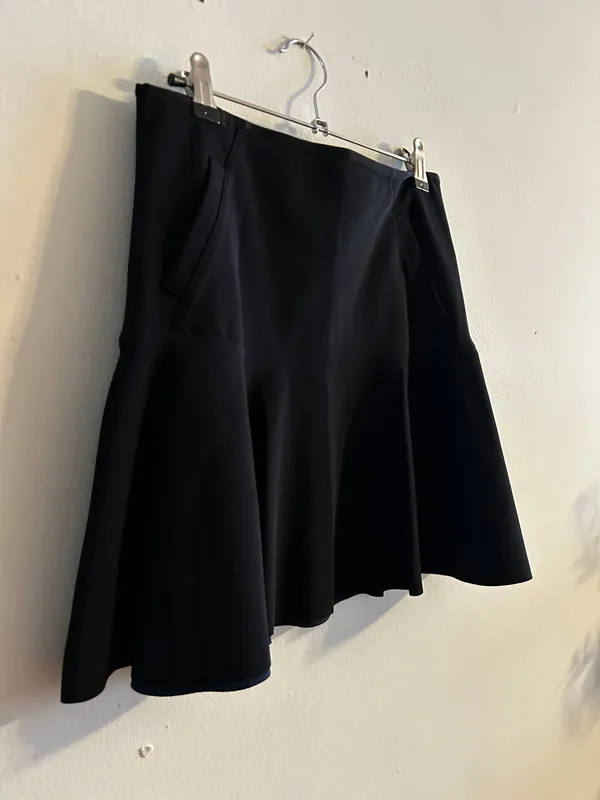 Lululemon black skirt with front pocket - Image 2