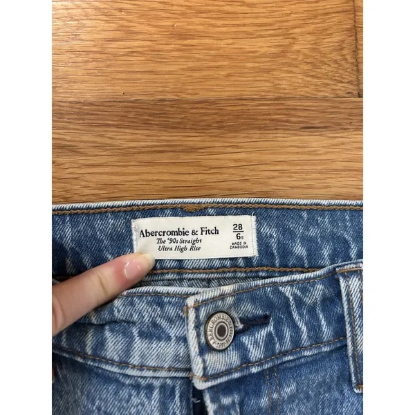 Abercrombie & Fitch Ultra High Rise 90s Straight Jeans Size 28/6S Medium Wash - Image 6
