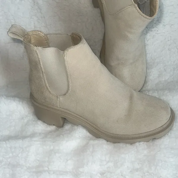 Steve Madden‎ Cream Ankle Booties with Suede Texture - Image 6