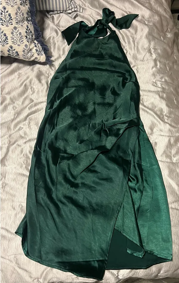 Selfie Leslie green satin halter dress - Image 4