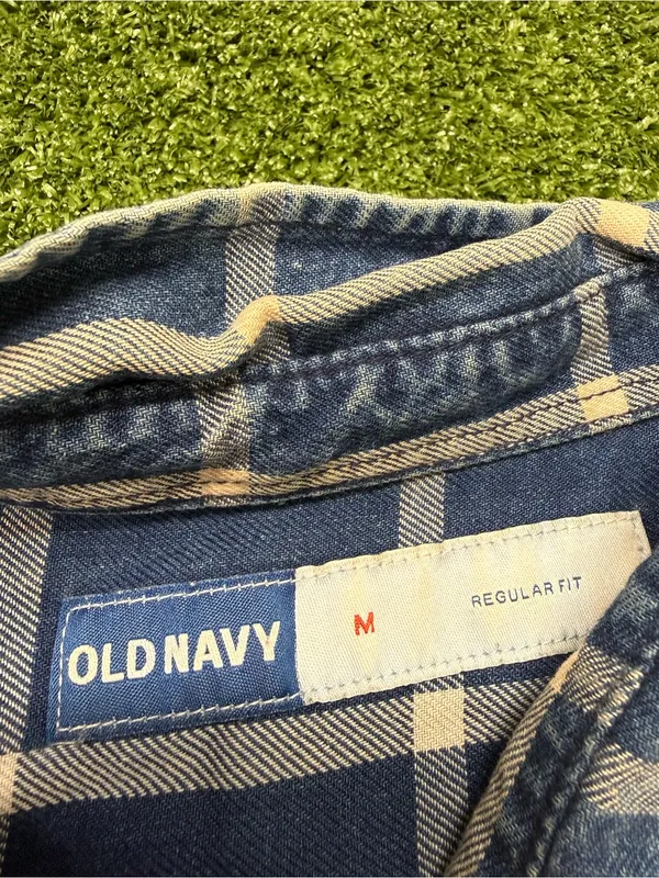 Old Navy Women's Oversized Boyfriend Button Down Denim Shirt Windowpane Plaid M - Image 6
