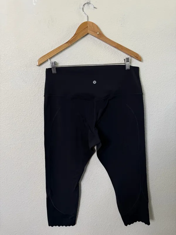 Lululemon Align Scalloped Hem High-Rise Crop 23" Black Womens‎ Size 14 - Image 6