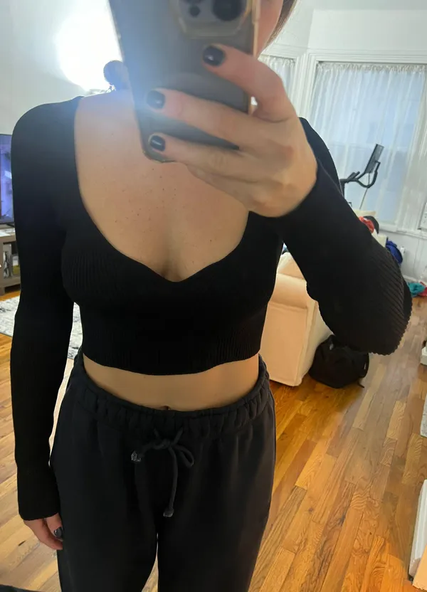 Long Sleeve Crop Top Size M - Image 3