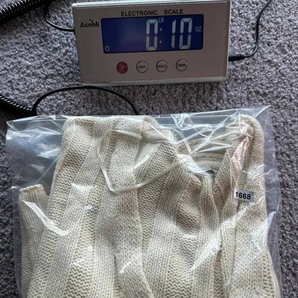 Urban Outfitters Cream Ribbed Knit Cropped V Neck Sweater Long Sleeve Size S - Image 7