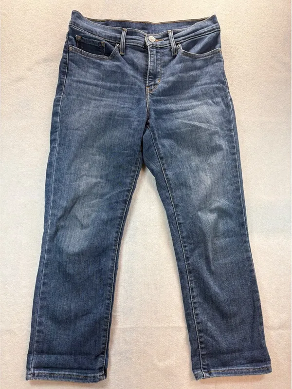 Levi’s Women’s Size 4 W27 Cropped Straight Leg Jeans Blue Denim - Image 3