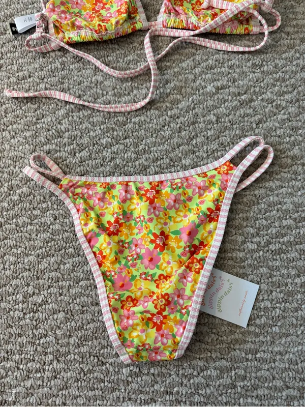 NWT Dippin' Daisy's Floral Bikini Set - Image 9