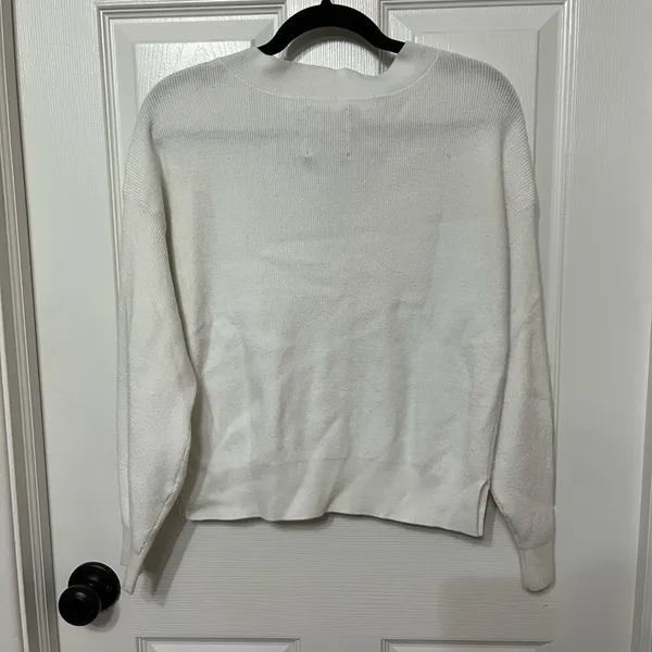 Abercrombie & Fitch v neck white sweater oversized size XS‎ - Image 4