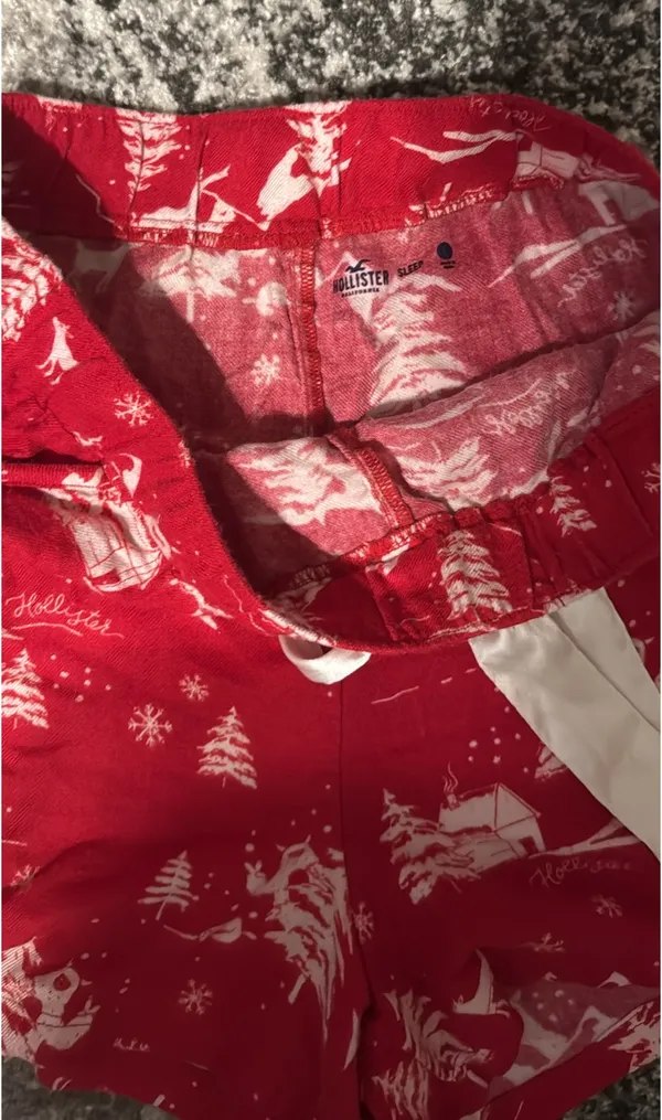 Hollister holiday pajama shorts - Image 2