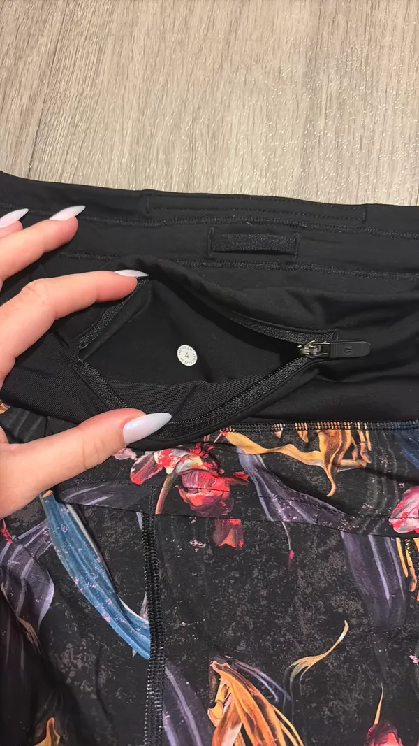 2.5" Lululemon Shorts - Image 3