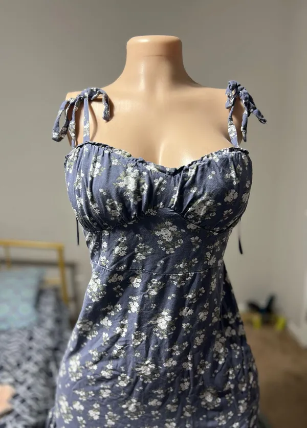 Hollister Blue floral mini dress with adjustable straps and ruffled hem #holidaydress - Image 3