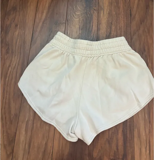 Under Armour x Chicago Bulls Sweat Shorts Beige Size small - Image 2