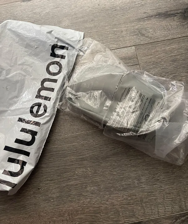 Lululemon Everywhere Belt Bag Silver Drop - Image 2