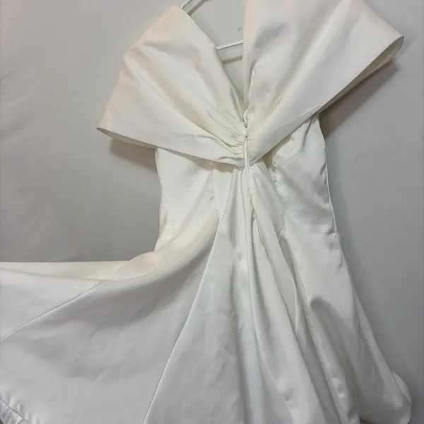 PrettyLittleThing size US 6 White Skort Dress Off Shoulder Structured Short(E12) - Image 5