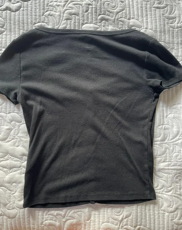 Hollister Black Crop Top - Image 2