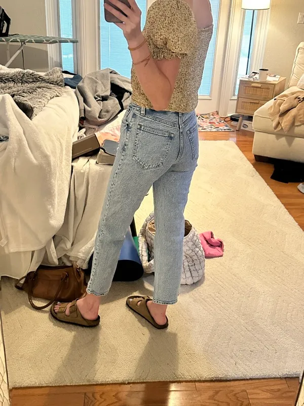 Abercrombie 90’s Straight Ultra High Rise Jeans - Image 4