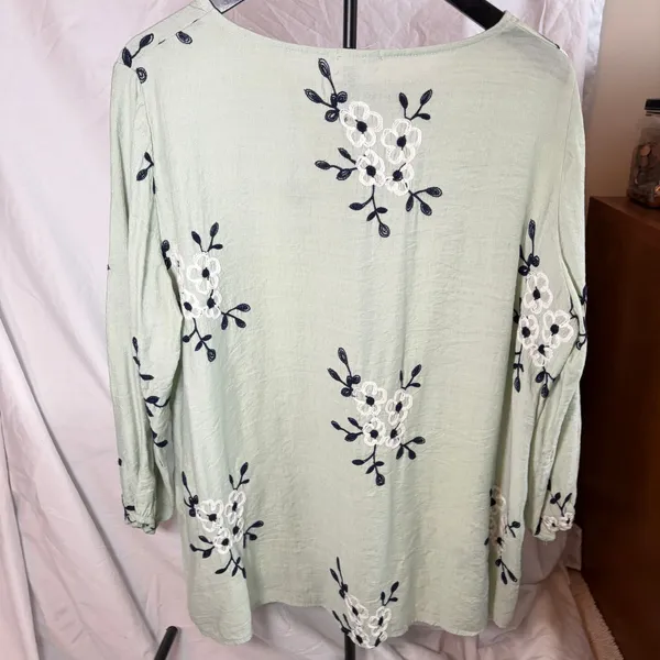 Kindred Anthropologie womens green tunic length floral top . Sz 2X. boho peasant - Image 4