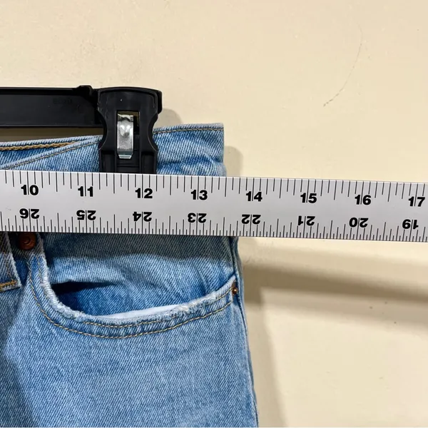 Levi's Wedgie Straight High Rise Women's Denim Jeans Blue Size 26 raw hem EUC - Image 3