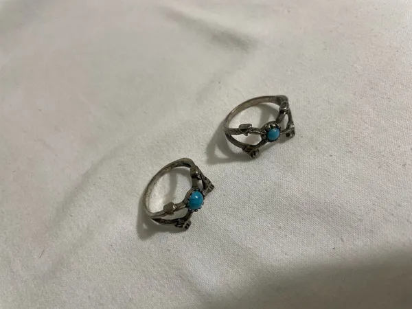 Silver Tone Fashion Jewelry Turquoise Arrow Wrap Rings Size 4 Lot of 2 - Image 2