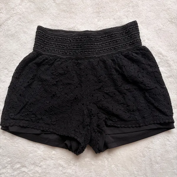 Maurices Women Boho Floral Lace Black Shorts - Smocked Waist Solid Lining - Image 3