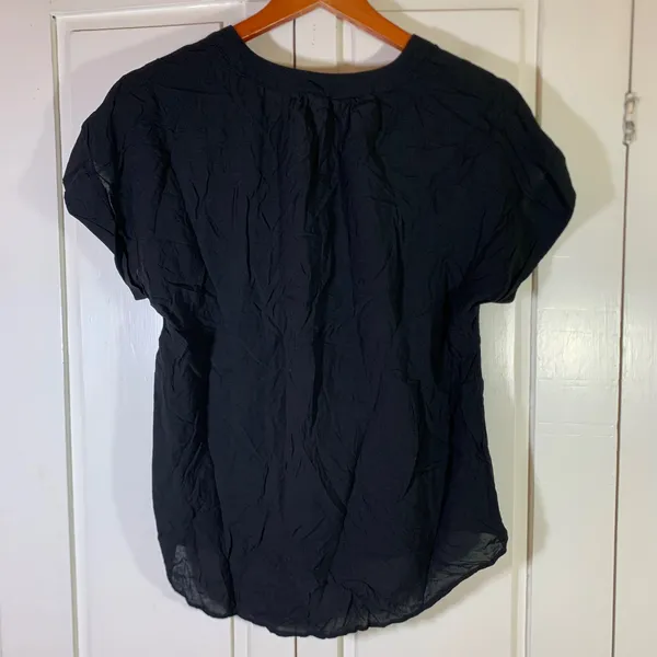 GAP Womens Black V-Neck Cap Sleeve Blouse Top Size Medium Solid Lightweight - Image 8