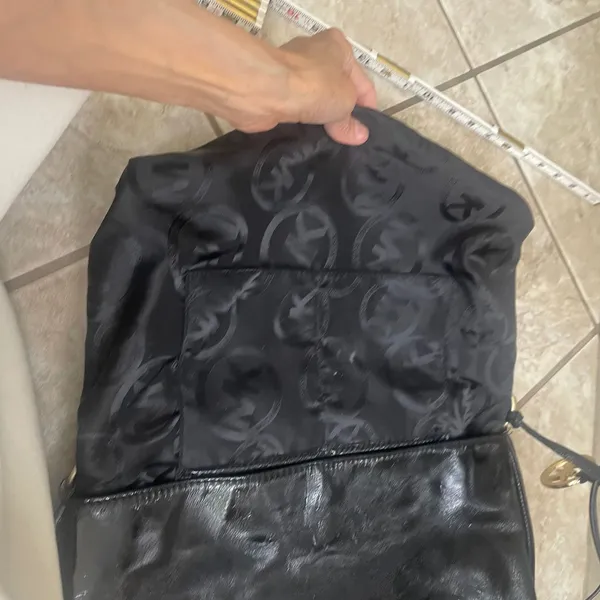 Michael Kors Black‎ Patent Leather Shoulder Bag Gold MK Charm Hobo Large EUC - Image 8