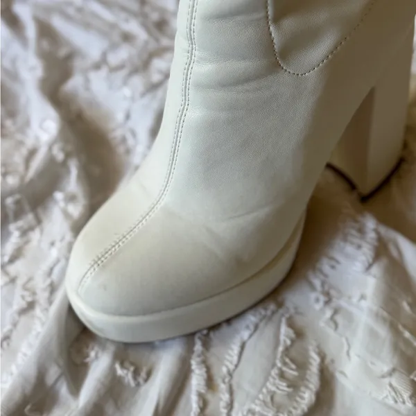 White Block Heel Women's Pumps Size 7 - Image 9