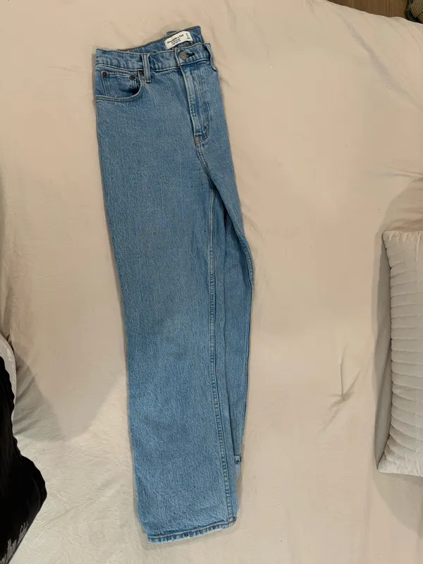 Abercrombie & Fitch Straight Leg Jeans - Image 3