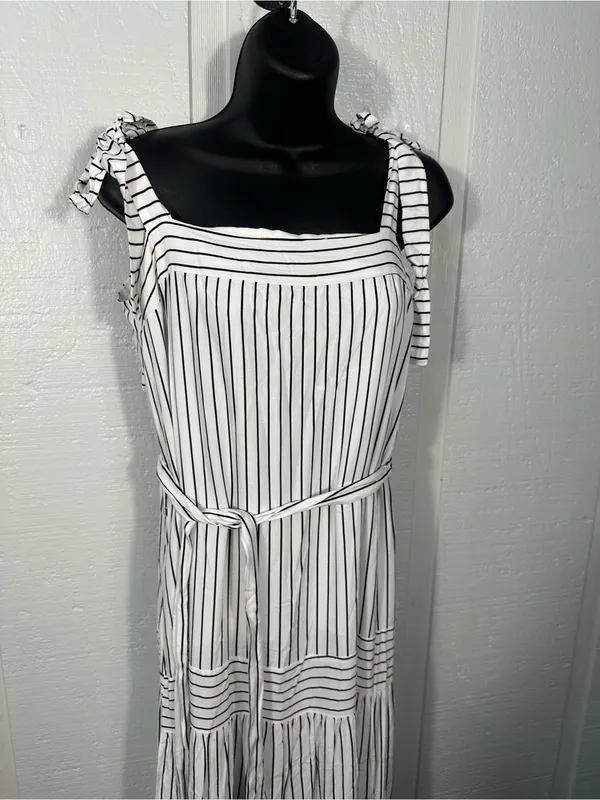 Cz Collection by Cezelle Blue and White Dress Size Medium EUC - Image 4