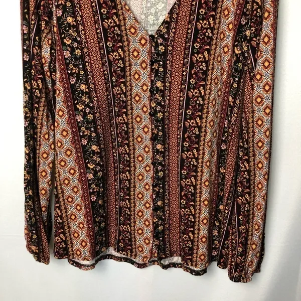 Daytrip Boho Button Down Floral V-Neck Flowy Long‎ Sleeve Top L - Image 4