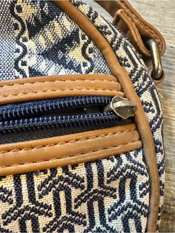 Roxy Ride The Love Crossbody Purse *missing zipper pull* Coastal Boho - Image 3