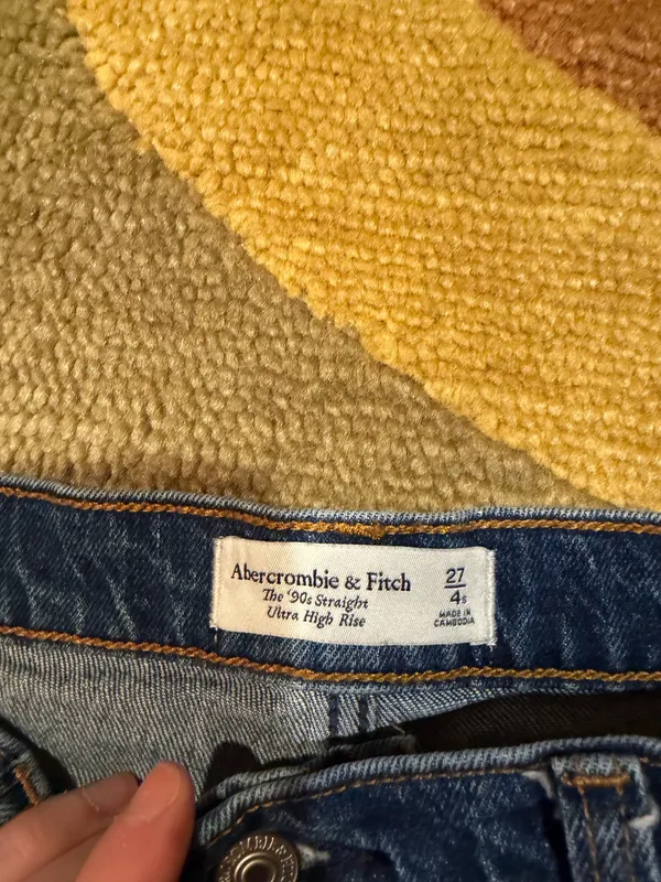 Abercrombie & Fitch The 90’s Straight Ultra High Rise Jeans Distressed Size 27 - Image 4