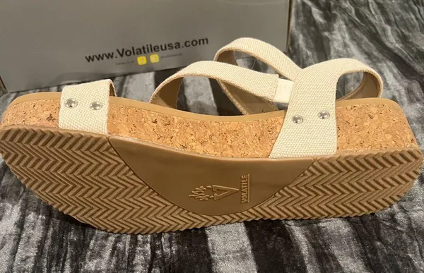 Volatile Beige Wedge Sandals Size 11 Tan - Image 3