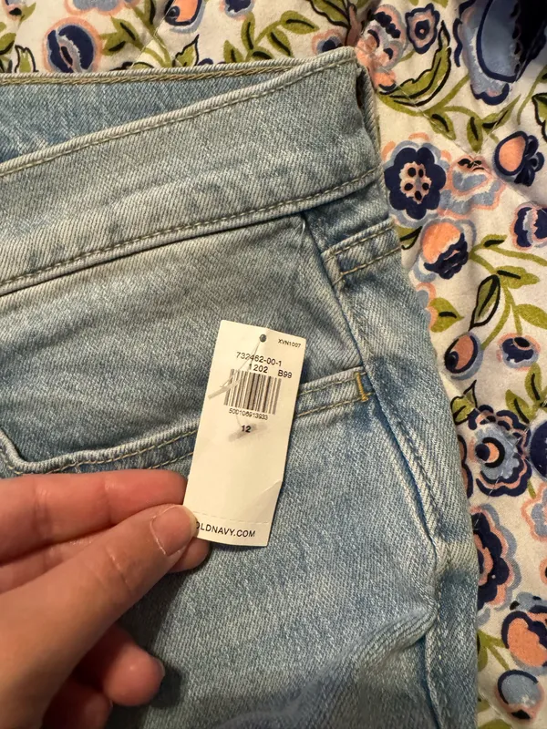 Old Navy Jeans - Image 3