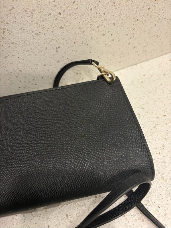 Kate Spade Black Crossbody Purse EUC Gold Accents Zip Closure Small Bag Saffiano - Image 5