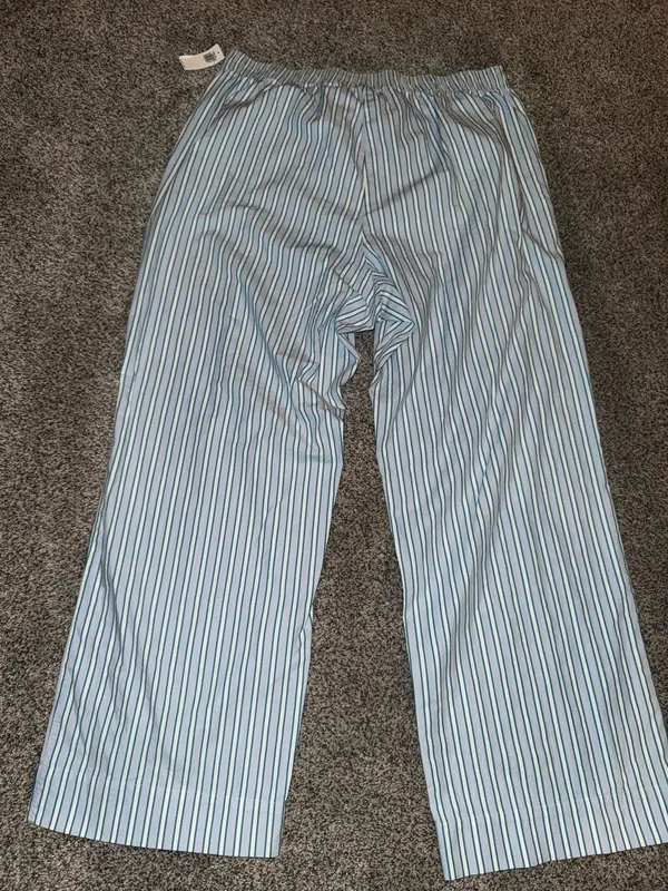 Old Navy Women's Blue and White Striped Lightweight Wide Leg Lounge Pajama Pants - Image 2