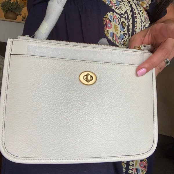 Authentic COACH 1941 Pebbled metallic gold leather 2 zip/Snap/Turnlock Crossbody - Image 15
