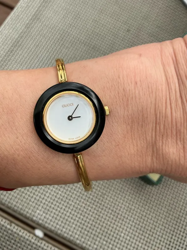 Beautiful GUCCI bangle watch w/ set of colorful bezels ❤️💛🤍💚💙🖤 - Image 6