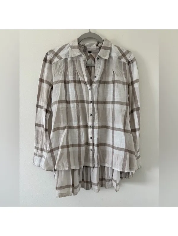 Free People Preppy in Plaid High Low Ruffle Back Flowy Button down size xs - Image 3