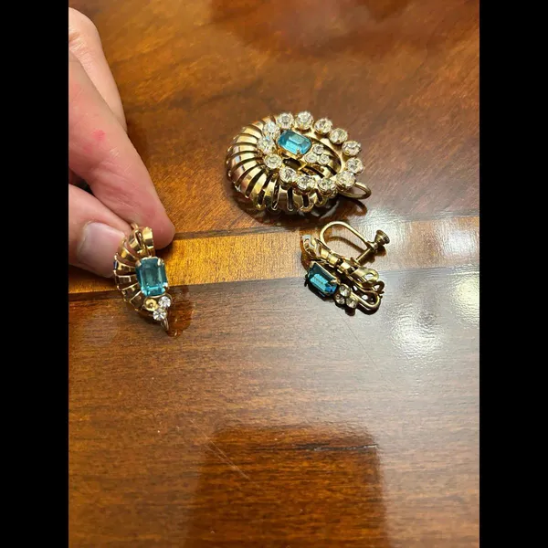 Vintage fashion jewlery pin and earring set no hole clip - Image 2